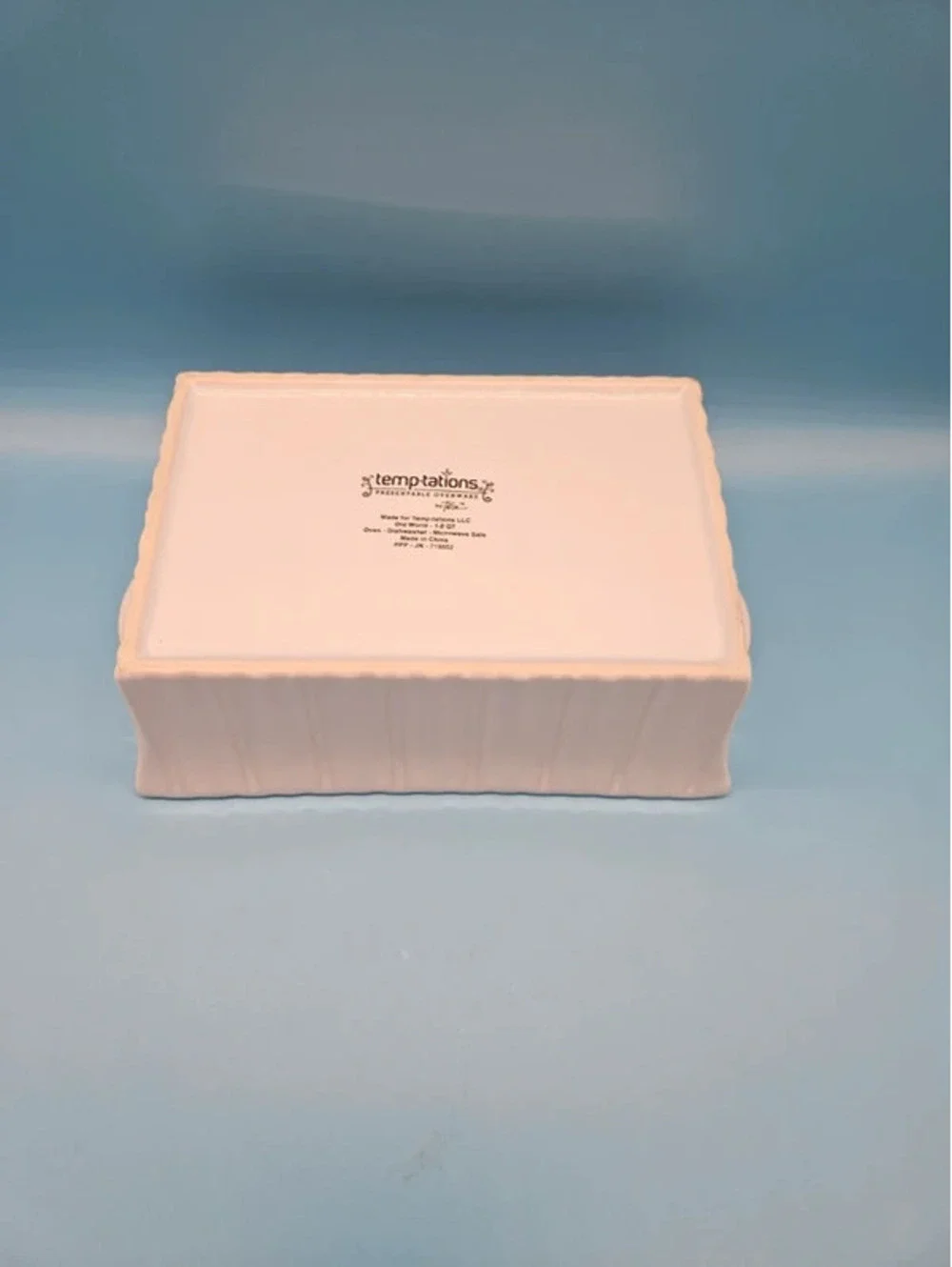 Temp tations Ceramic Baking Dish + Insulated Basket – White Fluted